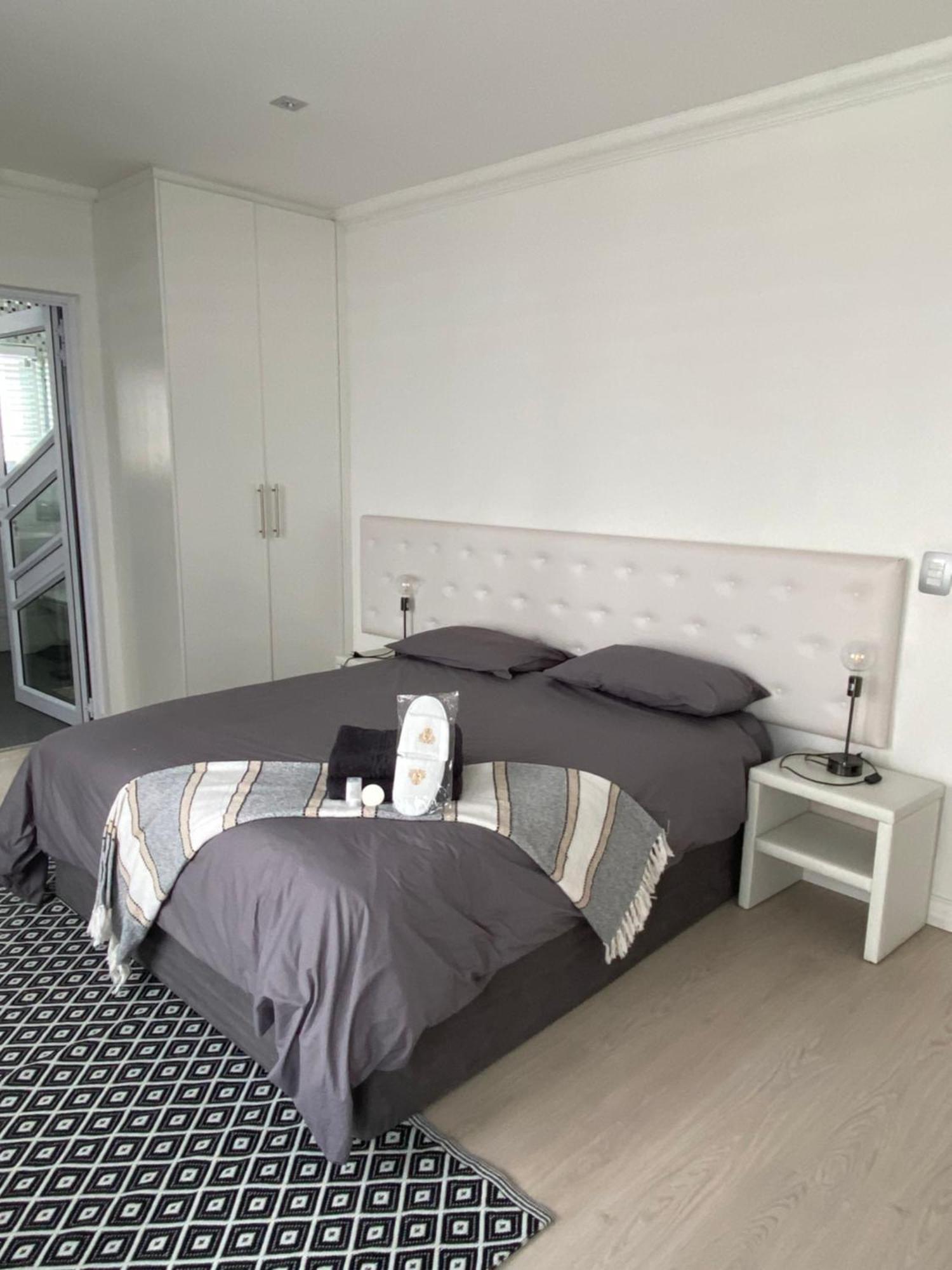 Bed And Breakfast Villa Livadia Cape Town Exterior photo