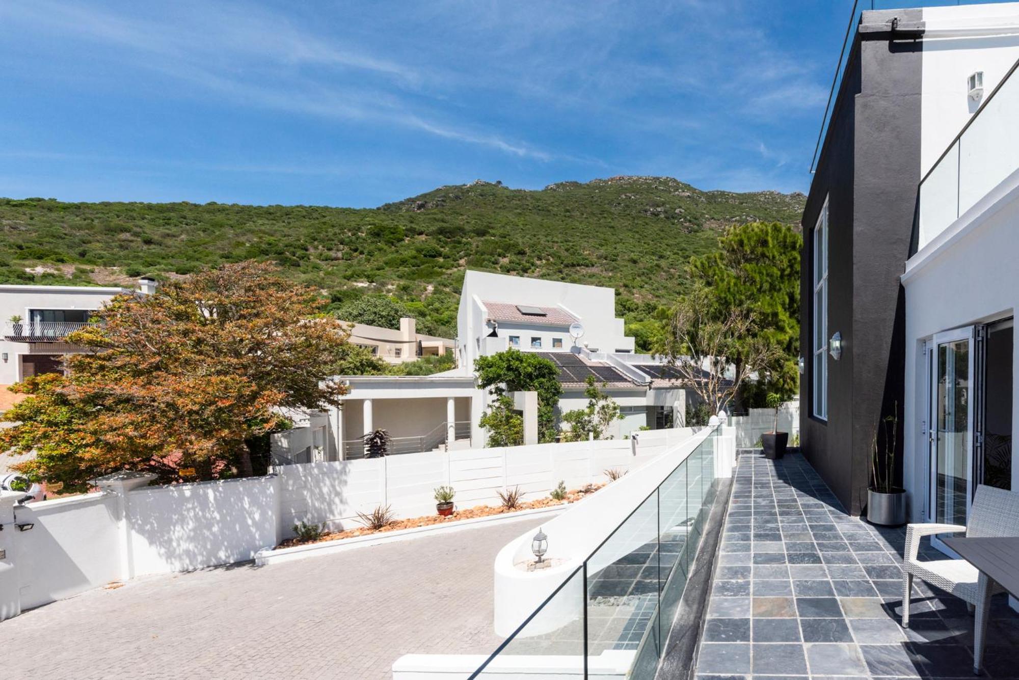 Bed And Breakfast Villa Livadia Cape Town Exterior photo